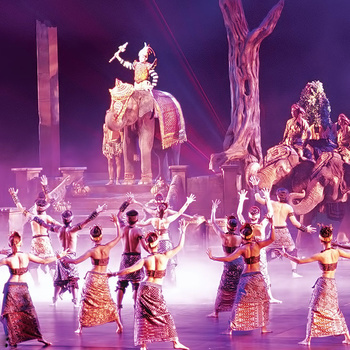 Phuket FantaSea – вечер на тайландската магия